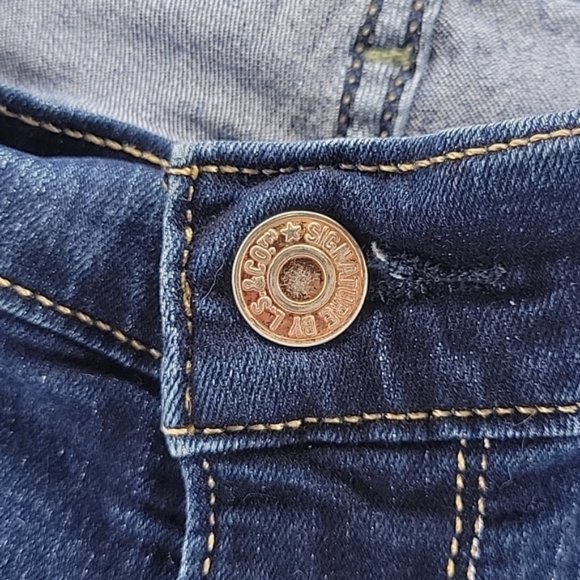 Levi Strauss Signature GOLD Curvy Straight Leg Jeans Size 24 Short - Picture 3 of 9